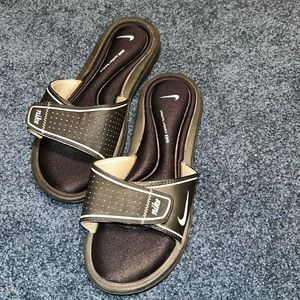 Nike slides
